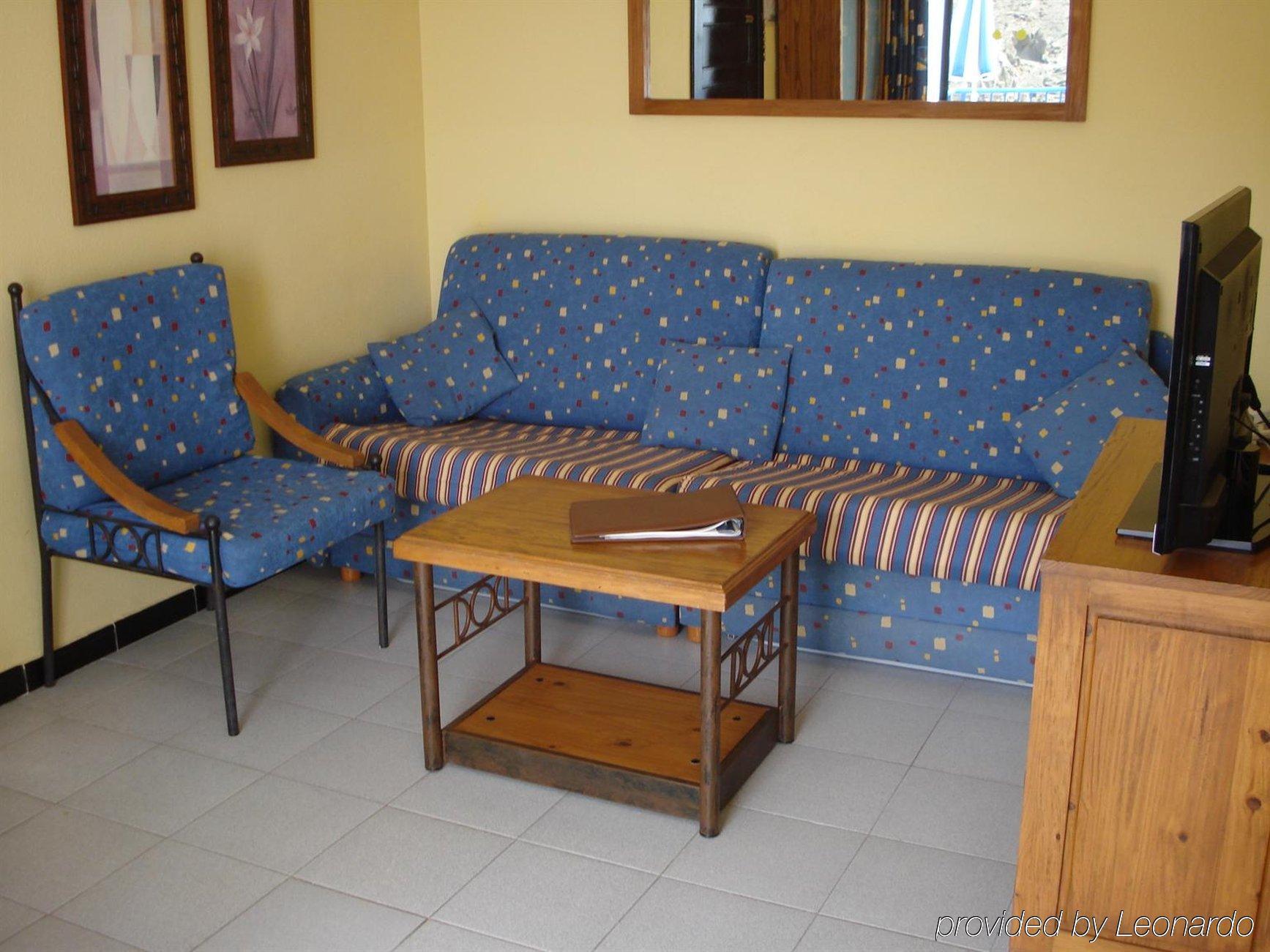 Club Cala Blanca Aparthotel 3*