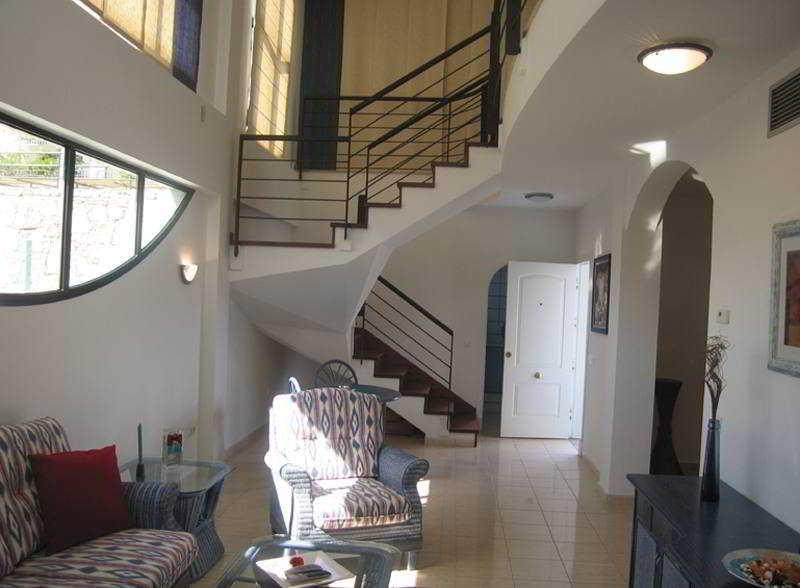 Sunshine Villa *
