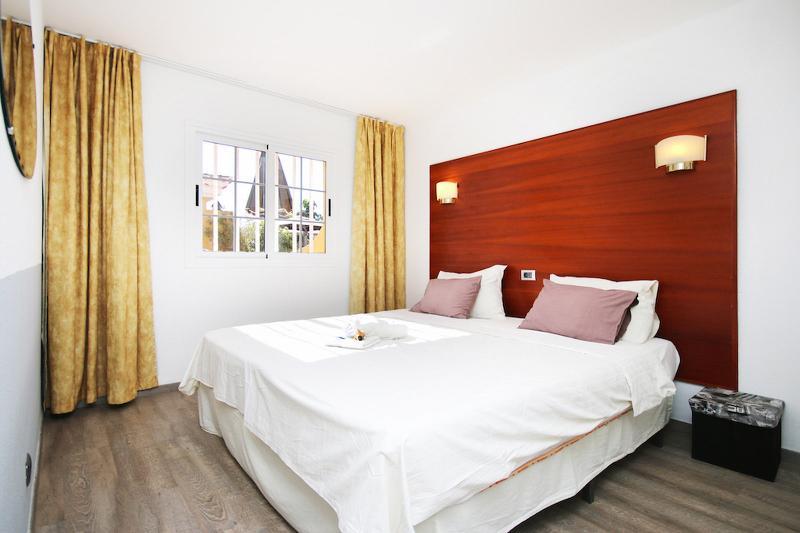 Resort Club Torso Gay Men Only 4*