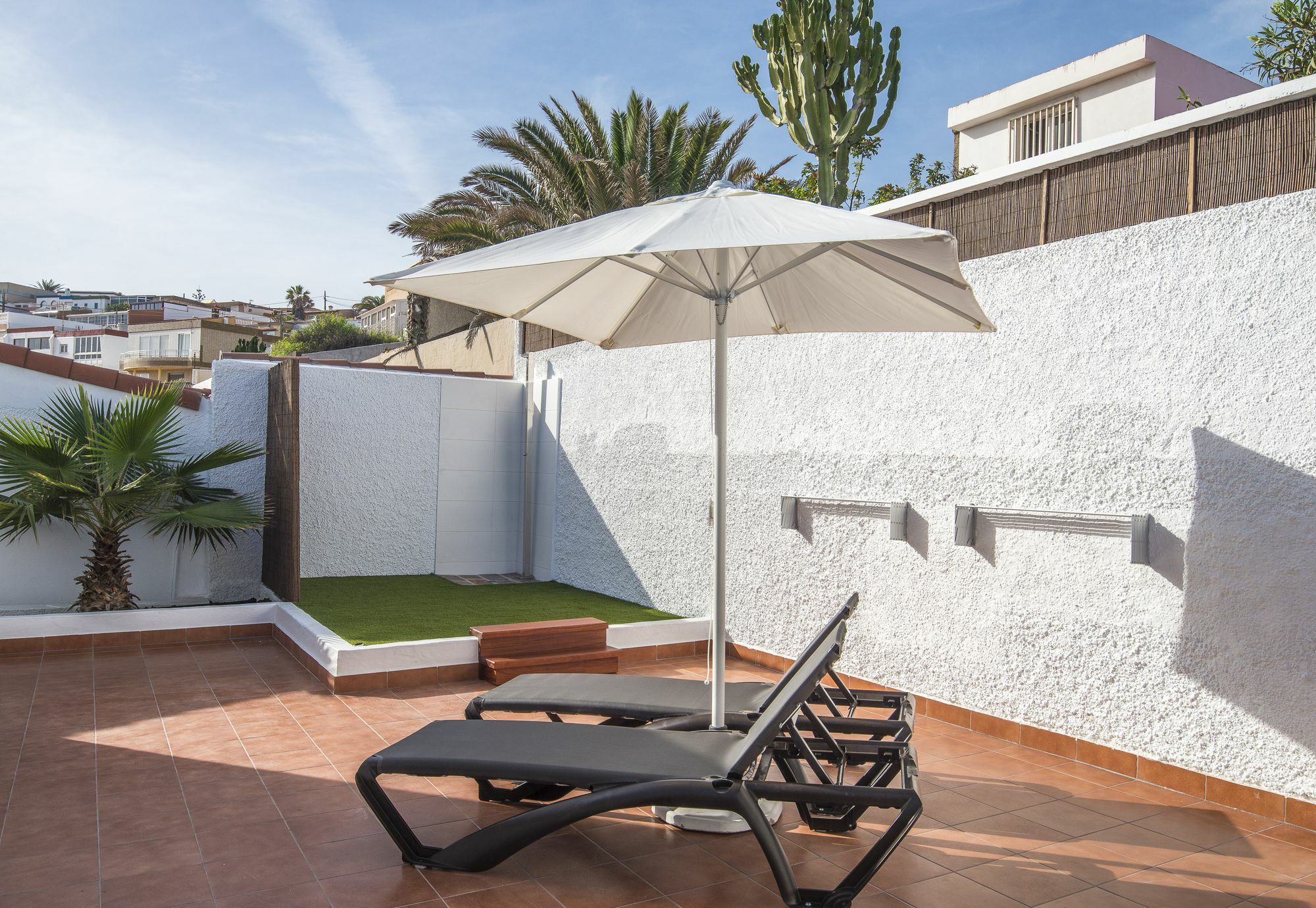 Modern On The Seafront Holiday home Telde