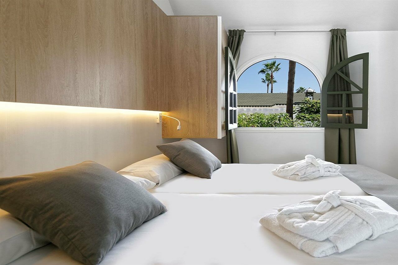 Parque Del Paraiso Ii Hotel
