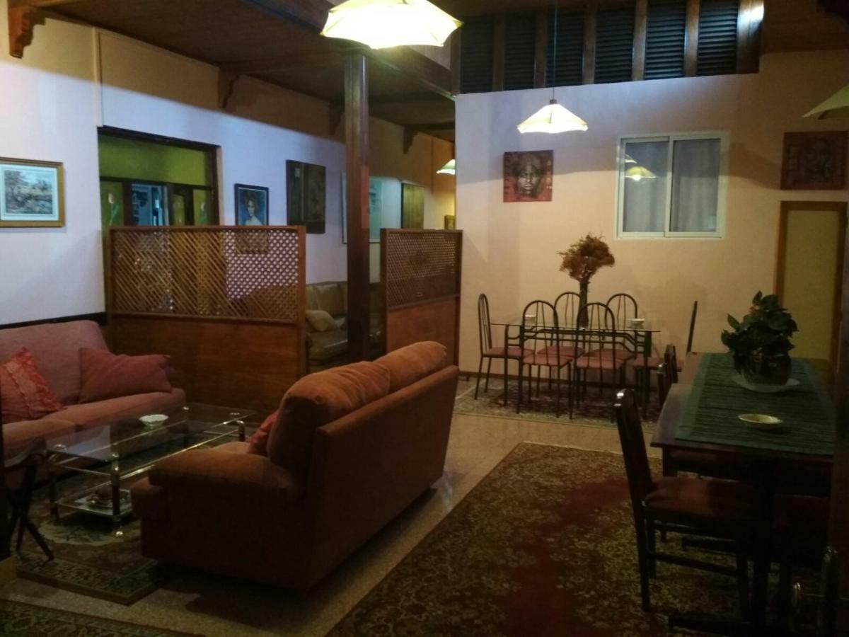 Residencia Conejos - Bike & Motorbike Homestay *