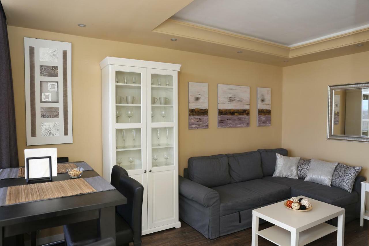 Apartamento Avenida De La Cornisa 11 *