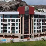 Penthouse In The Sea, Tauro