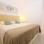 Central Apartment Overlooking Yumbo Centre With Heated Pool