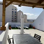 Holiday Home&Rooftop Lounge