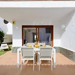 Bonito Bungalow Con Piscina Junto A La Playa