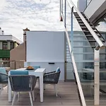 Disfruta de la brisa marina desde la terraza de este ático con solarium