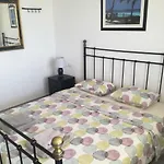 Two Bedroom Apartment 2 Min From Beach