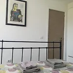 Two Bedroom Apartment 2 Min From Beach