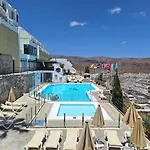 Horizon Views - Excellent Location With Ocean View