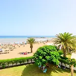 Charming 2 Bedroom Retreat With Beachfront Views