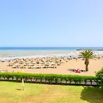 Charming 2 Bedroom Retreat With Beachfront Views