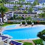 Ocean & Pool View Apartament