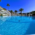 Ocean & Pool View Apartament