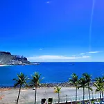 Ocean & Pool View Apartament