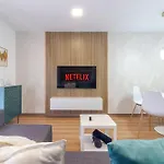 Flatguest Luxury Beach Terrace Loft - Wifi