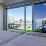 Flatguest Luxury Beach Terrace Loft - Wifi