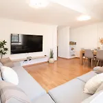 Las Vistas Residencial L Parking Privado