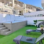 Big Villa Puerto Rico Streetfront With Private Saltwater Jacuzzi Pool, Bbq, Kitchen & 3 Terraces Near Shopping Center