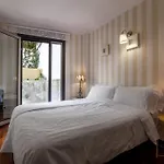 Castillo Apartments
