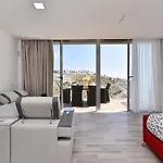 Penthouse Beyond Amadores