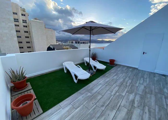 Holiday Home&Rooftop Lounge