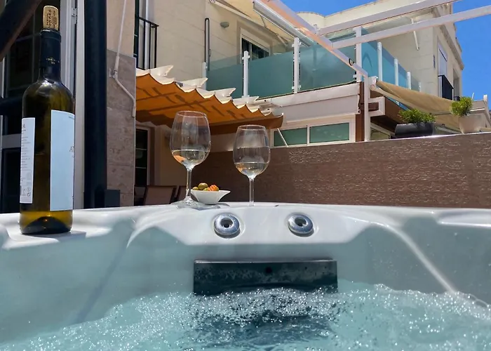 Apartment With Jacuzzi And Pool Access