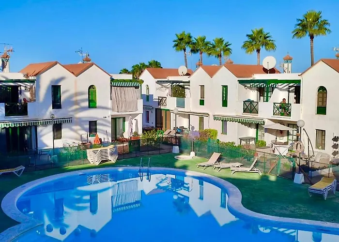 Apartment Laura Near Europa Center And Amadores Beach, Free Wifi