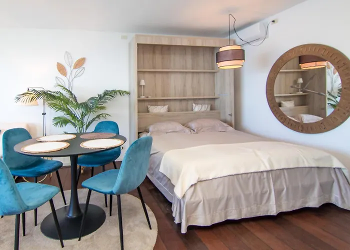100 M2 Penthouse On The Beach.