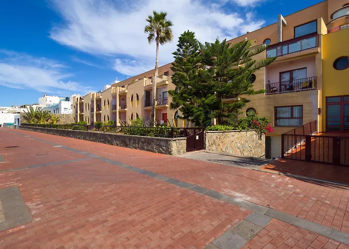 Giraud II - Secluded Beachfront Duplex