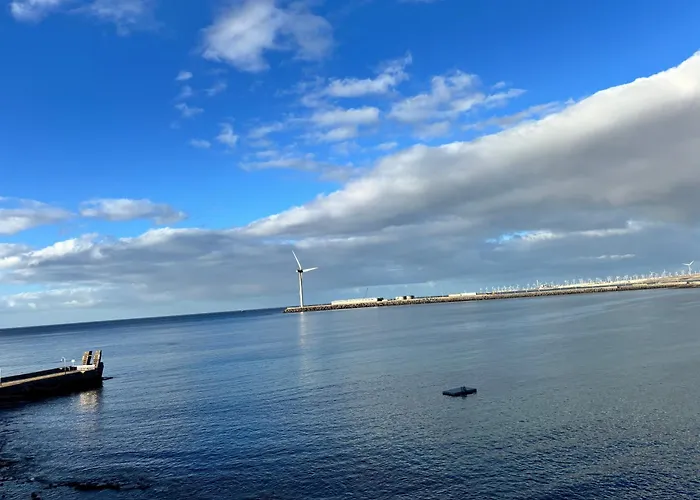 Arinaga Arena Y Mar Beach
