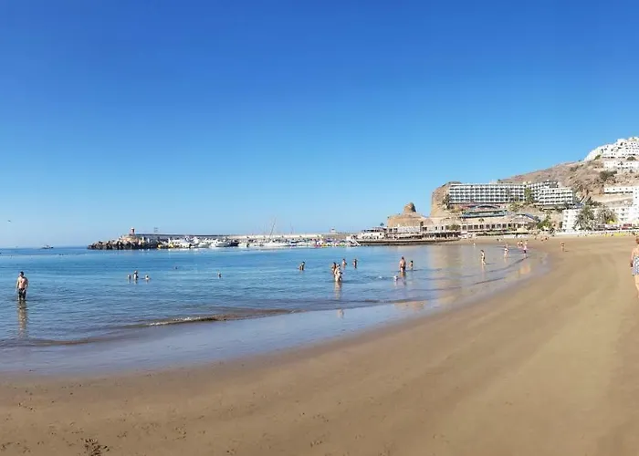 Two Bedroom Apartment 2 Min From Beach