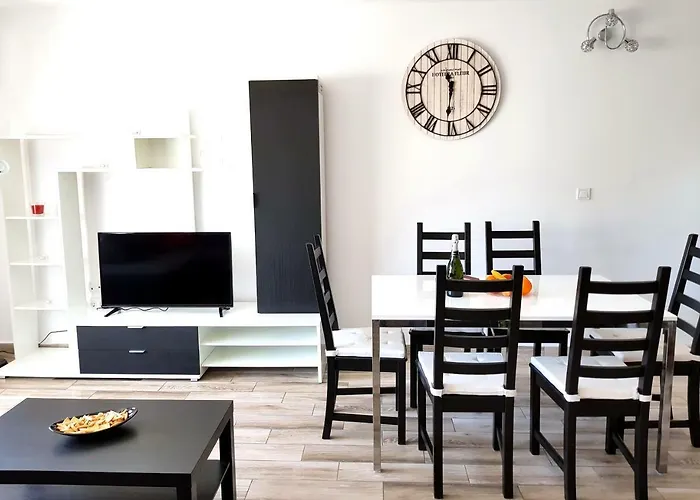 Luxury 2 Bedroom Apt 50 M From Beach