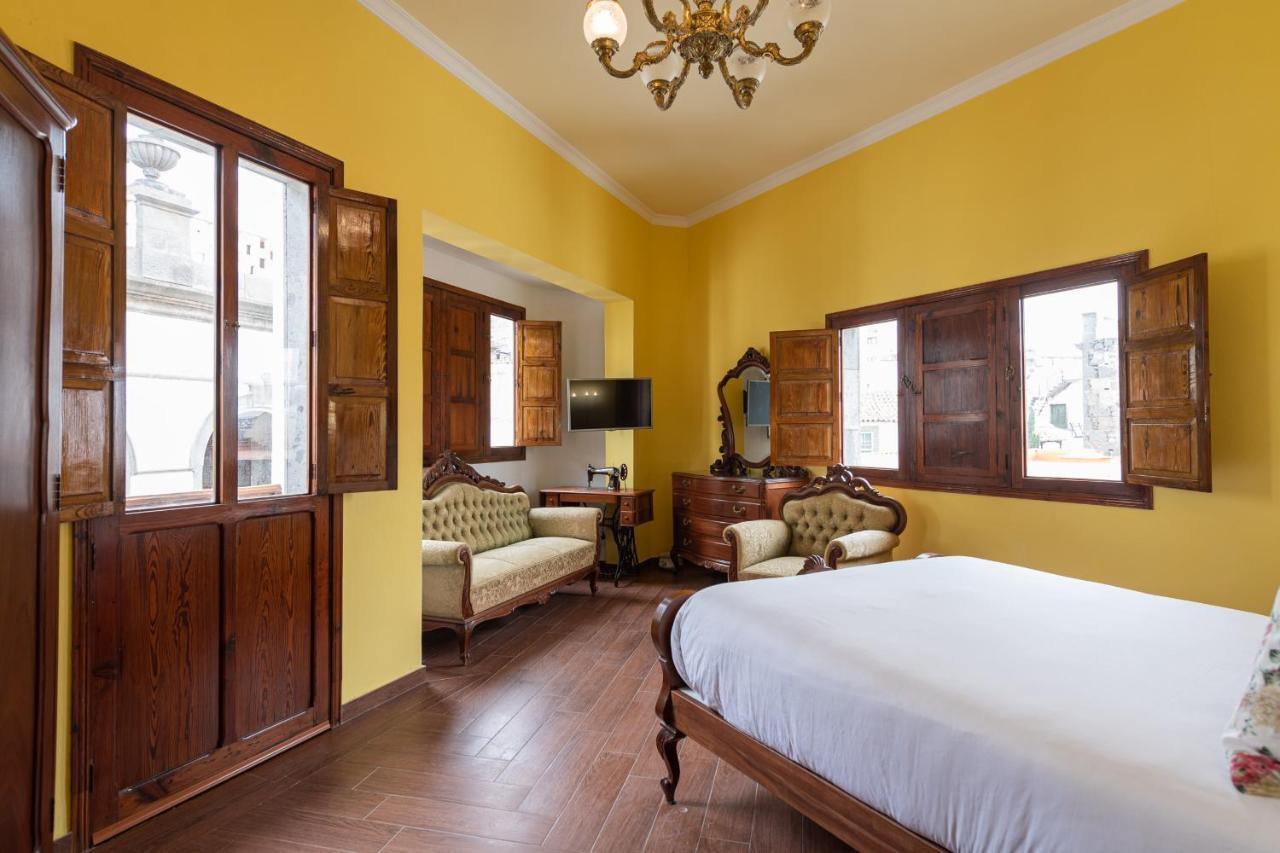 Homeforguest New Duplex With Rooftop Next To Cathedral Appartement *