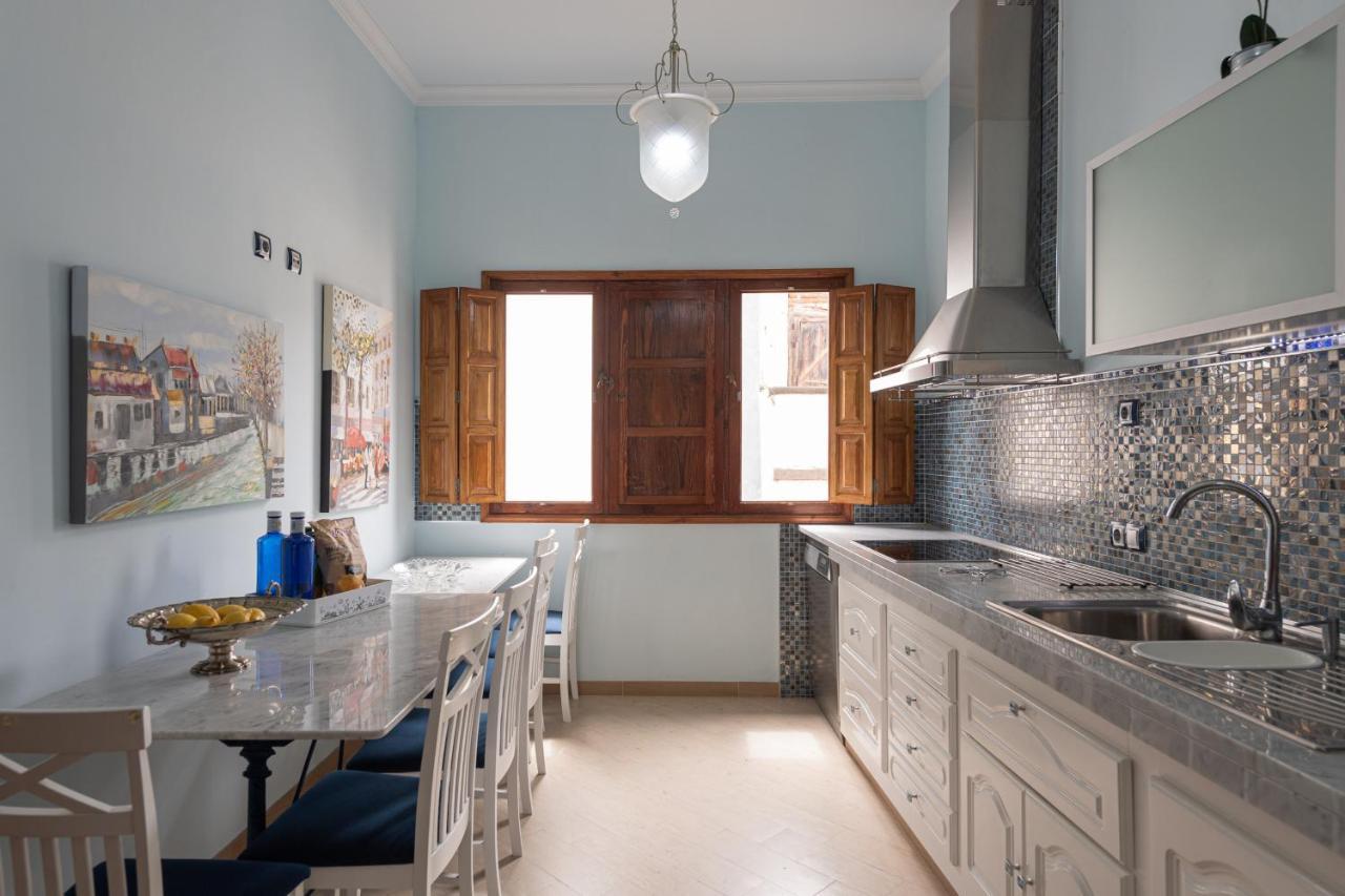 Homeforguest New Duplex With Rooftop Next To Cathedral Appartement *