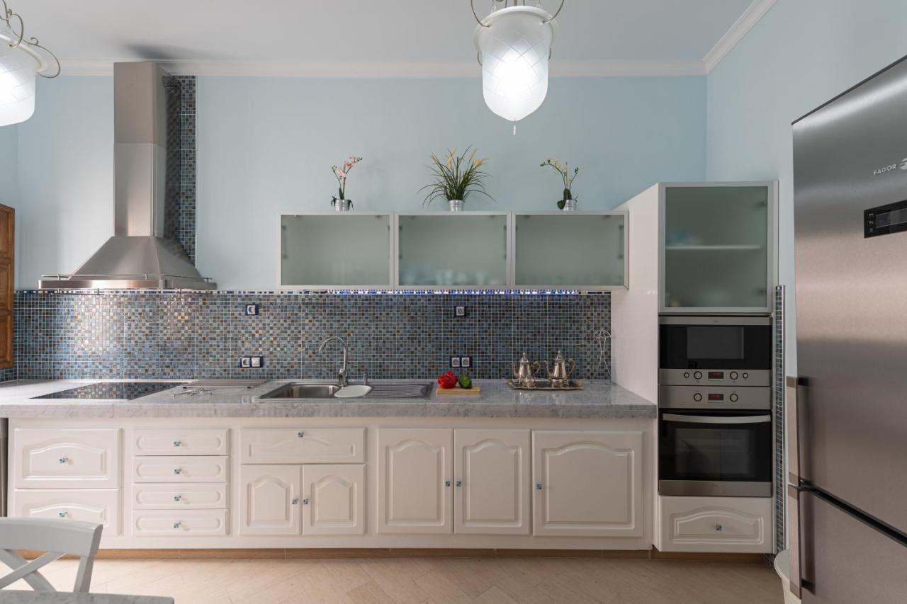 Homeforguest New Duplex With Rooftop Next To Cathedral Appartement *
