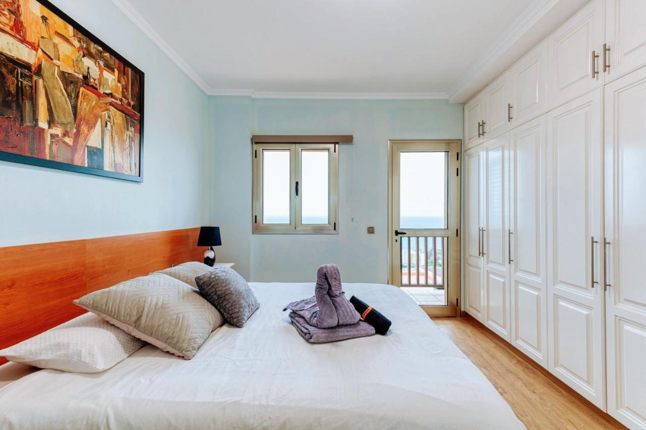 Luxury 5 Star Violetta With Amazing Sea View, Jacuzzi And Heated Pool Villa