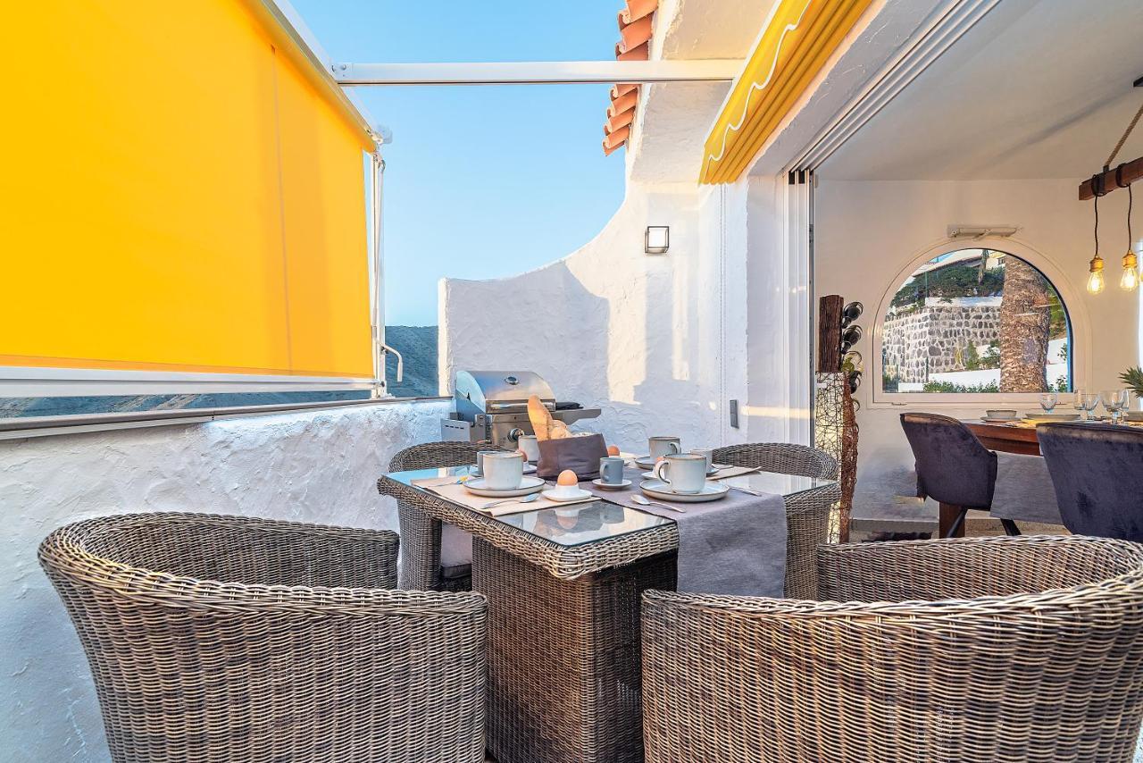 Apartment Luxury Apartment, Sea Views, Jacuzzi And Sauna.