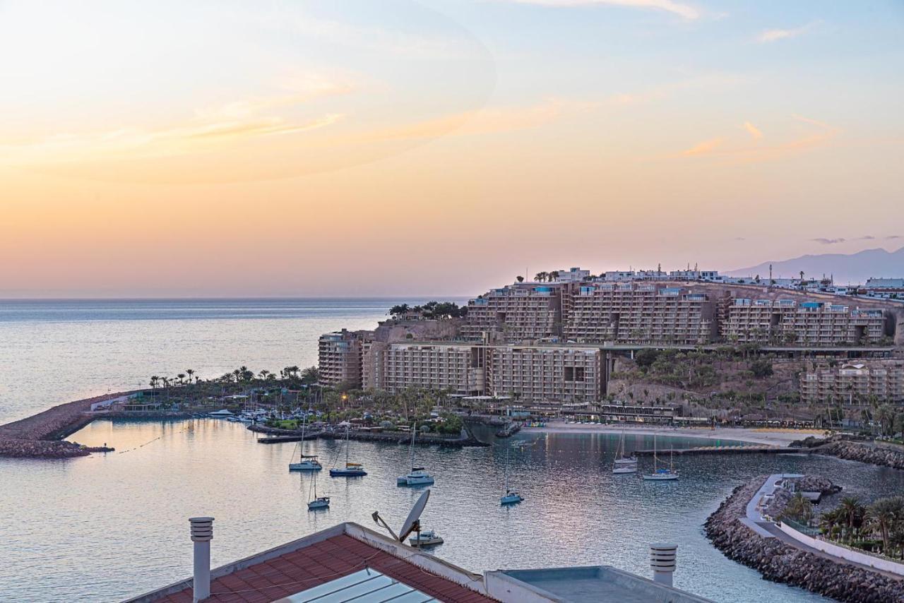 Luxury Apartment, Sea Views, Jacuzzi And Sauna. *