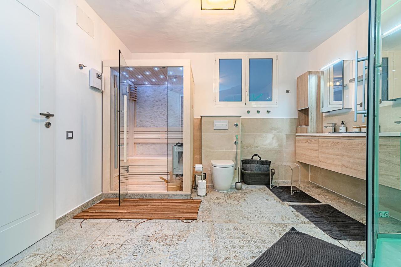 Apartment Luxury Apartment, Sea Views, Jacuzzi And Sauna.