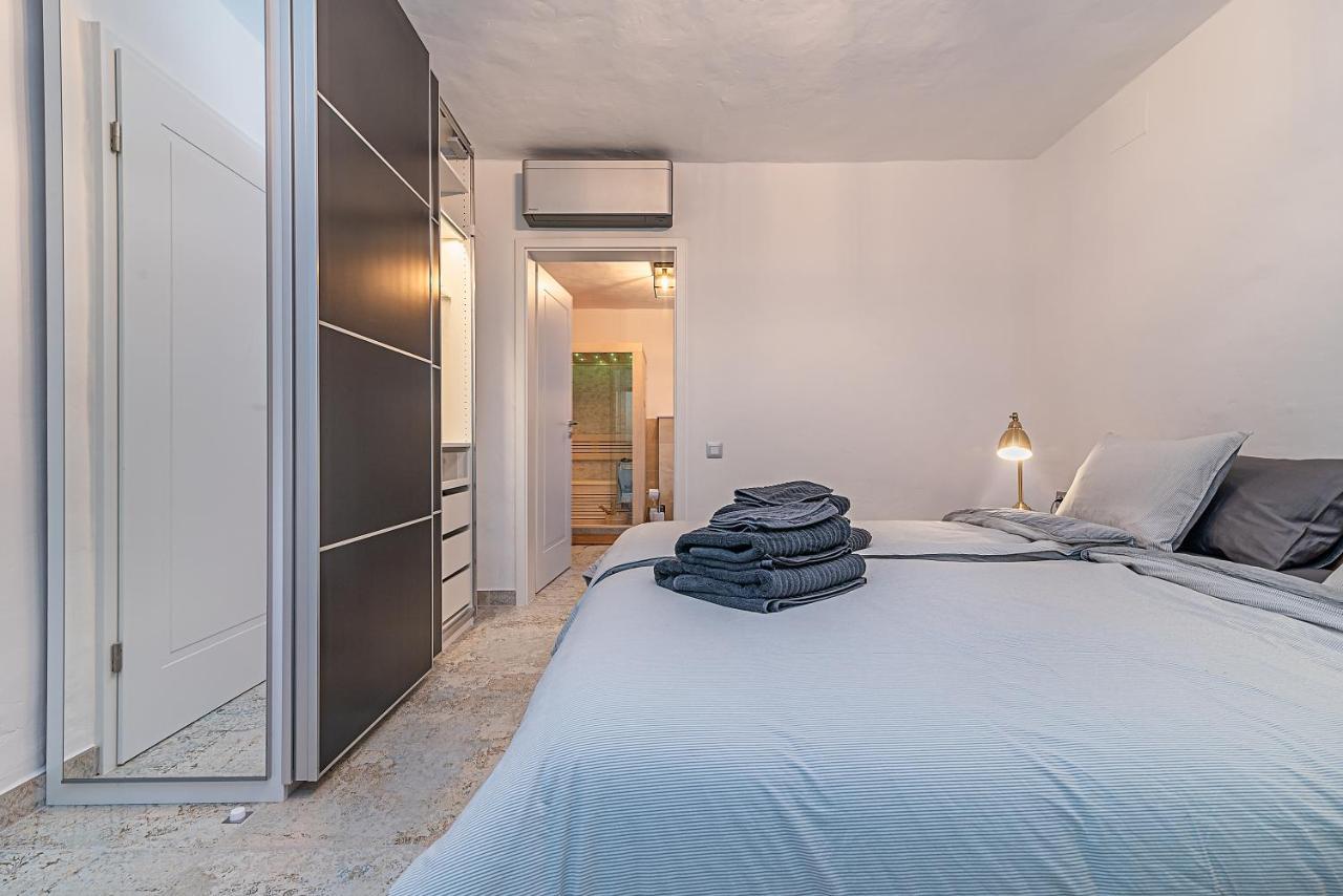 Apartment Luxury Apartment, Sea Views, Jacuzzi And Sauna. *