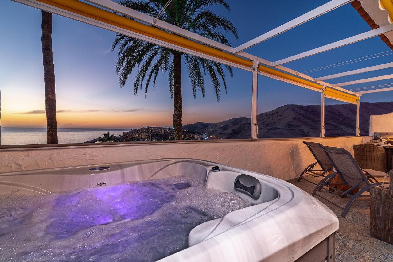 Luxury Apartment, Sea Views, Jacuzzi And Sauna.