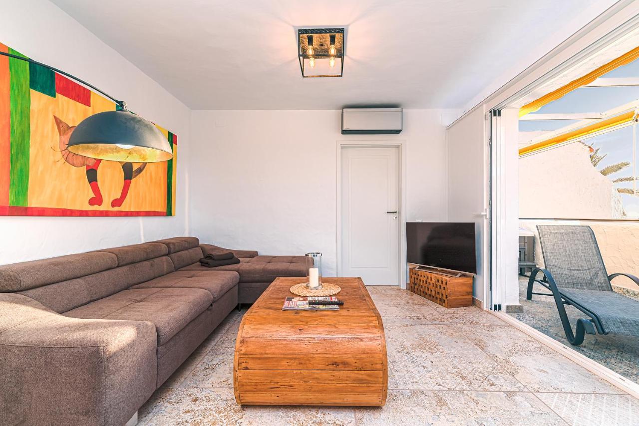 Luxury Apartment, Sea Views, Jacuzzi And Sauna. Apartment
