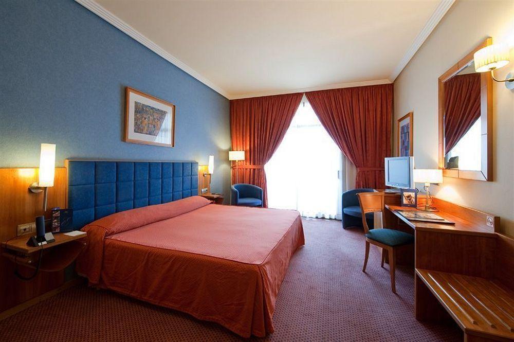 Hotel Elba Aeropuerto Business & Convention 4*