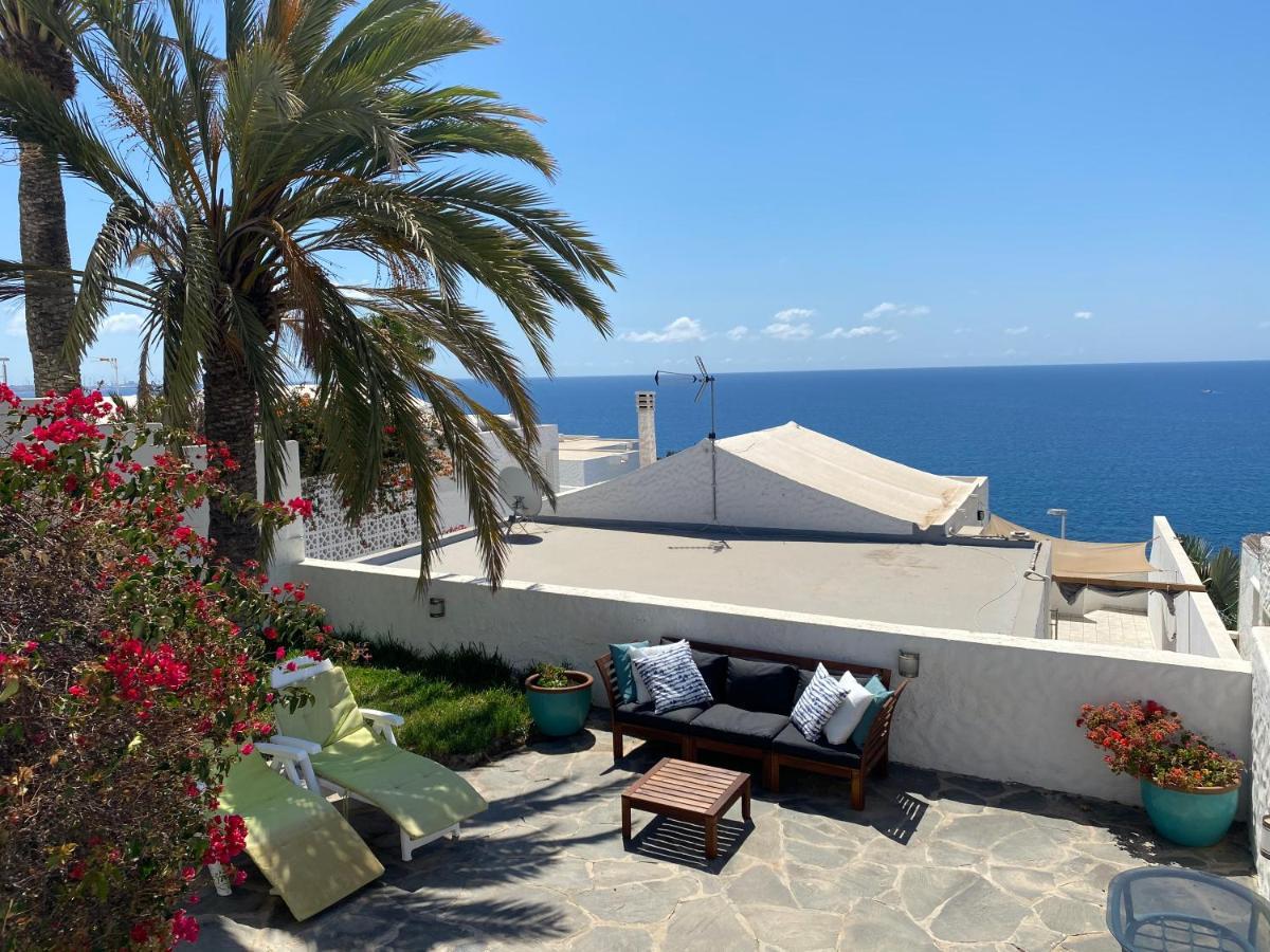 Seaviews And Flowers *