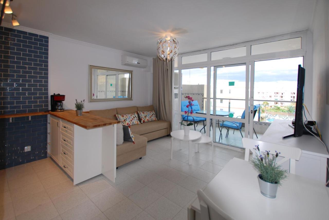 Overlooking Yumbo Centre With Heated Pool