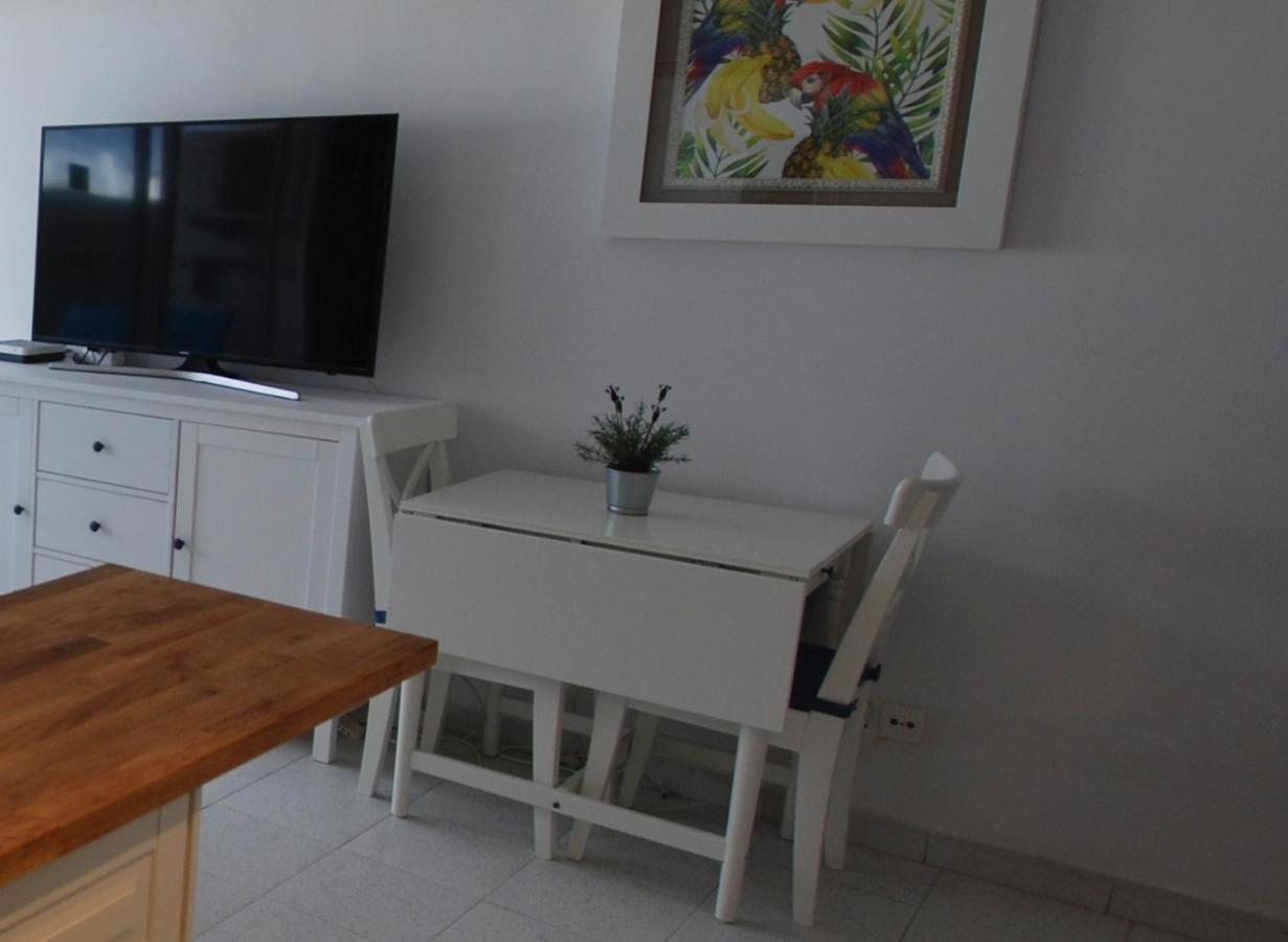 Overlooking Yumbo Centre With Heated Pool *