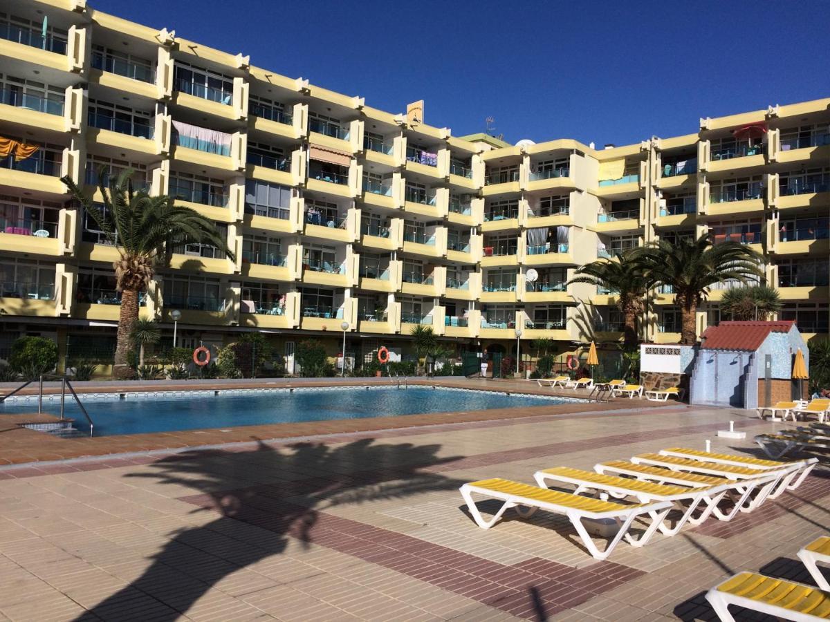 Apartment Overlooking Yumbo Centre With Heated Pool
