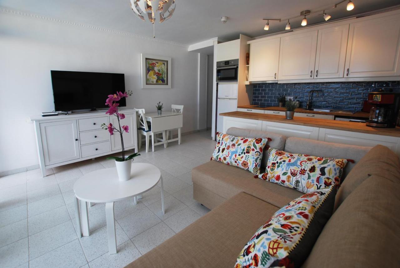 Overlooking Yumbo Centre With Heated Pool Apartment *